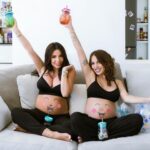 Manon Tanti Instagram - Tellement heureuse de partager ma deuxième grossesse avec toi ma jums d’amour @lauralempika 🥰 on est tomber enceinte en même temps 😍 nos boutchou auront que 3mois d écarts on pourra continuer à partager pleins de d’choses tous ensemble ❤️❤️ love u ❤️ #bestiespregnant #pregnantstyle #babymama