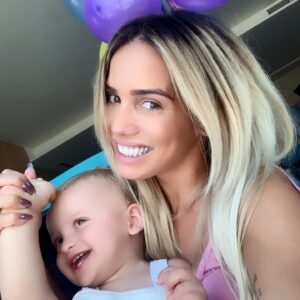 Manon Tanti Instagram - Tellement fière de toi mon amour ❤️❤️ aujourd’hui tes premiers pas @tiagotanti 🎉🎉🎉❤️❤️ ( Video dispo sur son insta 😁❤️❤️)