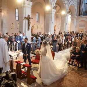 Manon Tanti Instagram - Oh happy day ⛪️💍 #isaidyes ❤️ #day3 ❤️ Merci à @oksana_mukha_paris a_paris pour ma robe et surtout ma magnifique traîne.. Merci à ma maquilleuse @styledbysyria 
Et pour mon chignon @sabrina_creation 
Merci à @librecommelart pour nos photos de mariage
Merci à @dmvideocommunication pour notre film à venir
Merci à @marbellaparis pour mon magnifique bijoux peau qui a su sublimer ma robe de mariée
Merci à @diamonddressmarseille d’avoir habillé mes demoiselles d’honneur 
Merci au @chateaudelaroqueforcade de nous avoir reçu pour notre soirée de mariage, et aussi pour son vin d’exception 🤗
Merci à @sublimefrance d’avoir habillé notre Tiago 
Et merci à @nosalliances pour nos
Magnifiques alliances ❤ et un énorme merci à Pere Michel de nous avoir uni pour l éternité ( fabuleuse eglise de cassis )