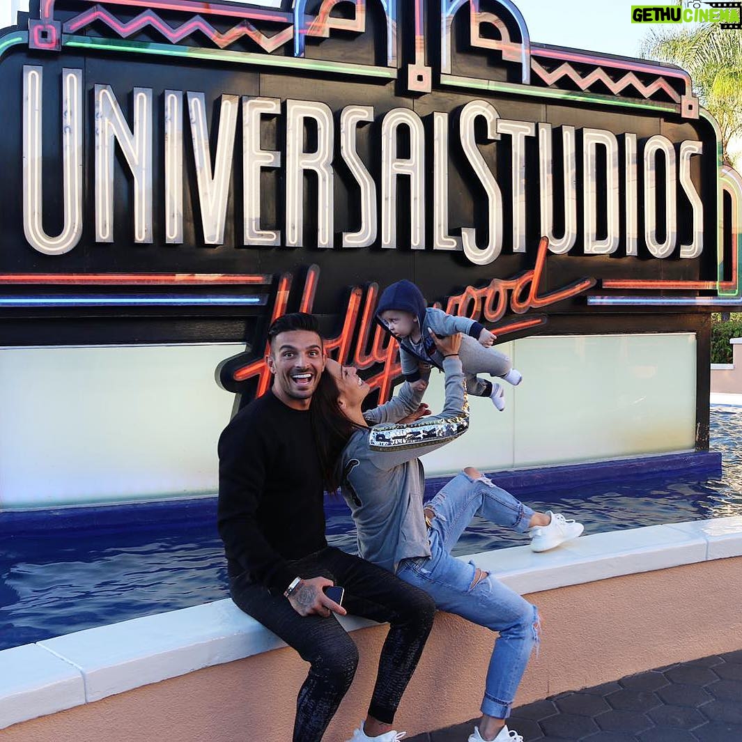 Manon Tanti Instagram - Trop bonne journée avec mes hommes ❤️Universal studios en famille ❤️❤️