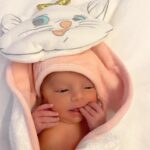 Manon Tanti Instagram - Incroyable l’amour que je te porte 💞 l’amour d’une mère pour ses enfants est incommensurable 💕 je t’aime déjà à la folie ma princesse 💗