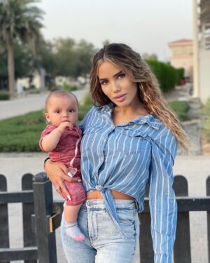 Manon Tanti Instagram - Mère et fille ❤️ mon bonheur à moi c’est nos moments à nous ❤️ @tanti.angelina