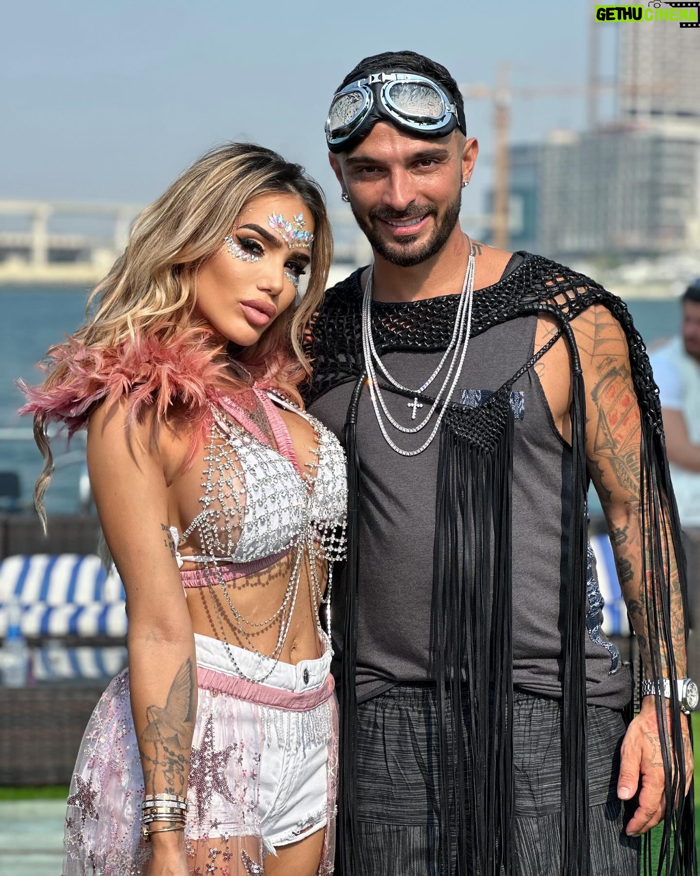 Manon Tanti Instagram - 🖤 JEU CONCOURS 🖤 Le 02/03/04 août 2024 Retrouvez @lakermesse.fstvl au parc de la navale à La Seyne sur Mer !! A cette occasion, nous vous faisons gagner : - 4 PASS VIP (coupe file, visite des loges, rencontre/photo avec artiste de votre choix) - UN TOTE BAG EXCLUSIF DU FESTIVAL Pour participer : - abonne toi à @lakermesse.fstvl - mentionne 2 ami(e)s - reposte en story le concours Bonne chance 🍀 Tirage au sort le 24 mars 2024 Collaboration commerciale rémunérée