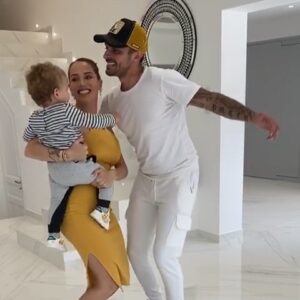 Manon Tanti Instagram - Vous étiez nombreux à vous en douter ❤️et vous aviez raison , notre fille s’appelle Angelina ❤️❤️❤️😘😘😘 tellement hâte d être quatre , de la serrer dans mes bras et que tiago devienne grand frère 😍❤️❤️❤️