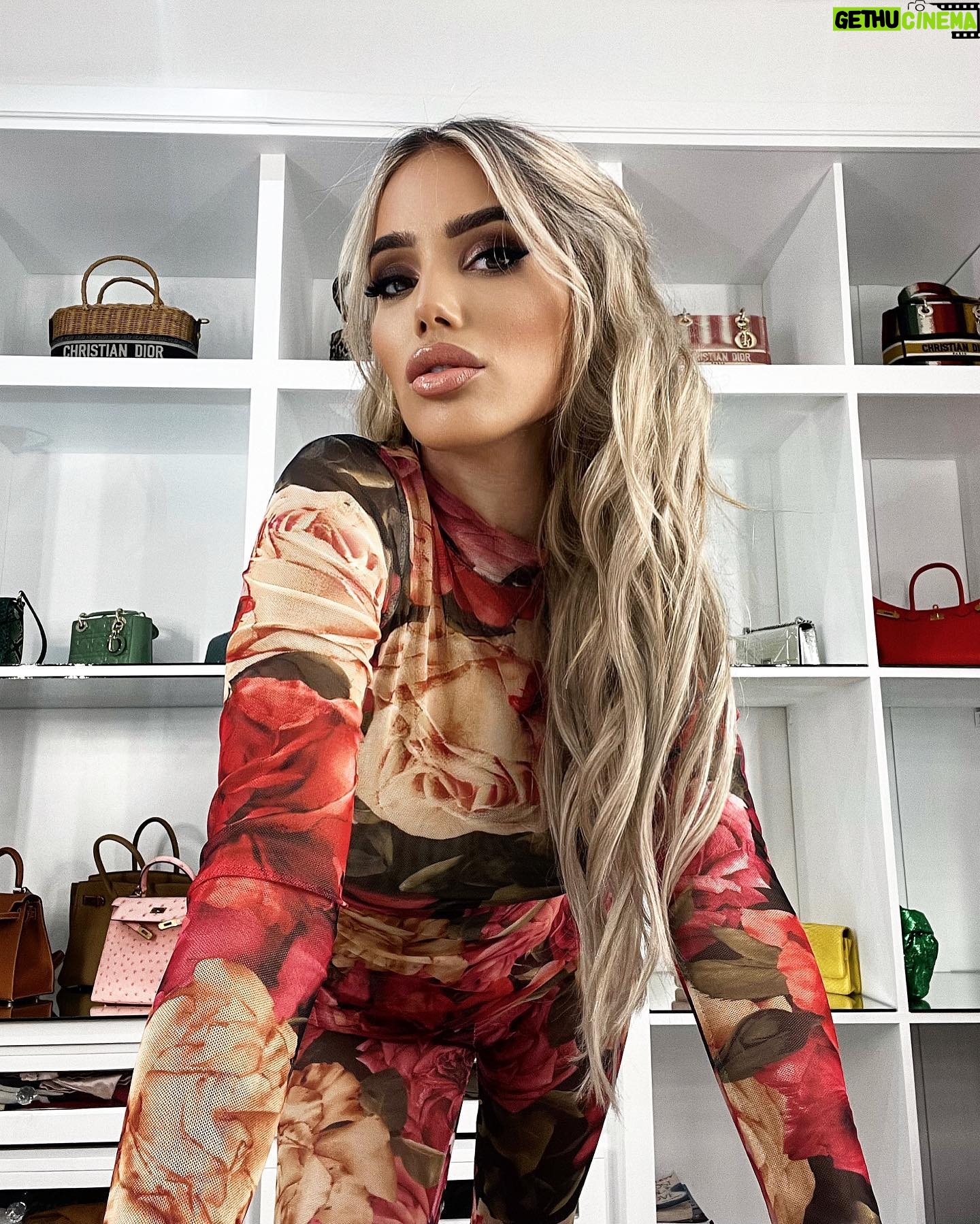 Manon Tanti Instagram - Every flower bloom in its own time 🌺 @Fashionnova