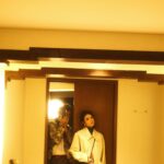 Manu Gavassi Instagram - Ok, os nerds vão pirar! Em Kyoto 🇯🇵 ficamos hospedados no hotel onde a Nintendo começou, quando ainda eram jogos de cartas 🥹 É um hotel-boutique lindo e com uma experiência gastronômica daquelas de choraaaaar. Fotos cinematográficas do meu amor @jullioreis. Arigatō gozaimasu, @kyoto.marufukuro and @pds_hotels for a lovely experience! 🌷