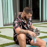 Manuel Turizo Instagram - @athonenergy no tiene azúcar y sabe buenísimo. Mi nueva marca de energizantes, tienes que probarla 👌🏽 Disponible en Amazon USA #dontgetdistracted #EnergyDeLosBuenos