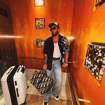Manuel Turizo Instagram – De vuelta a la oficina a terminar el álbum. Este año venimos con 201 🔑🚪