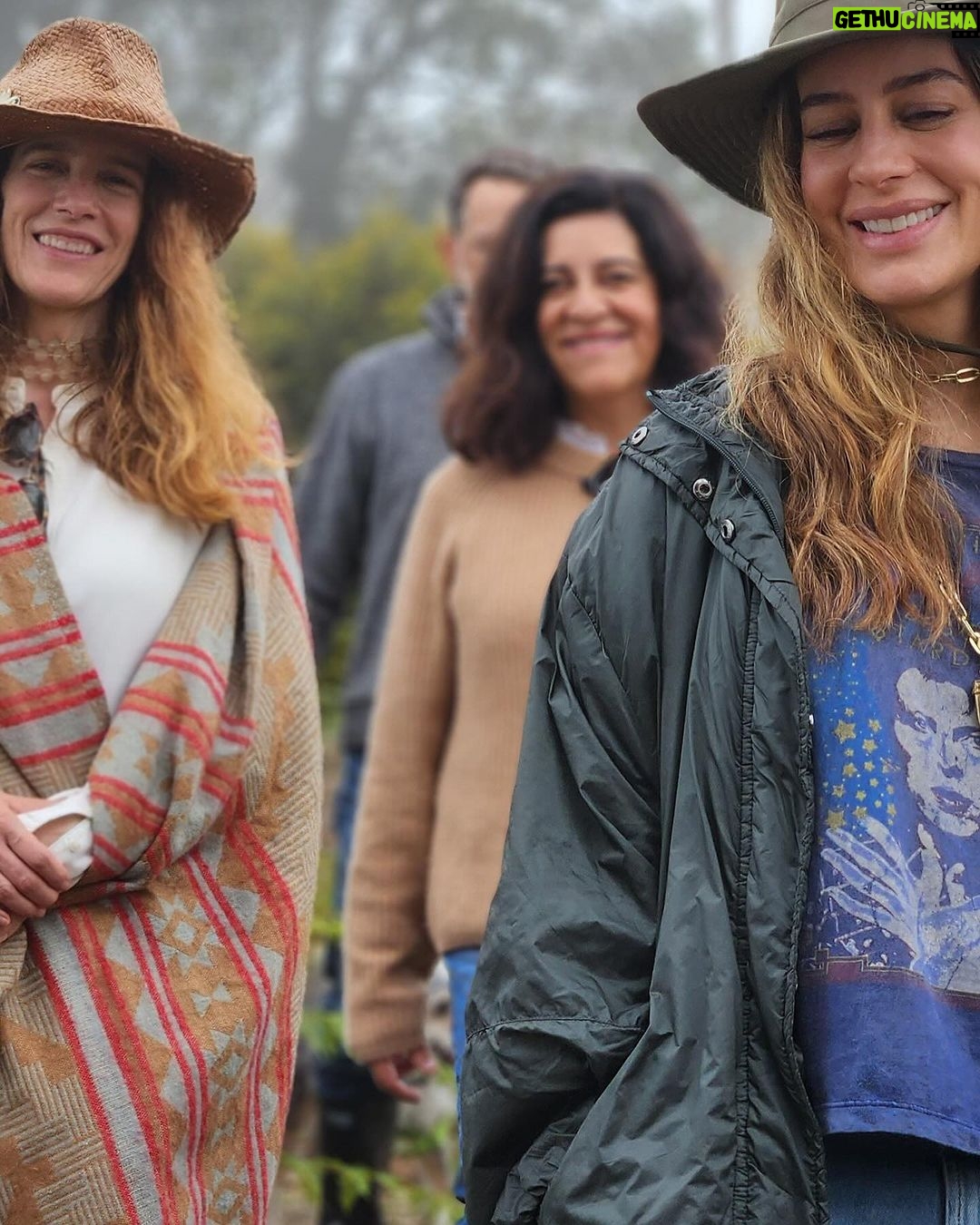 Manuela González Instagram - Hoy cumple años esta hermosura de mujer, a la cual tengo la fortuna de tener como hermana ♥️ Monita, TE AMO y hoy quiero que sepas que desde chiquita siempre soñaba con ser como tú, tu energía arrolladora, tu inteligencia, tu alegría, tu encanto que fluye, tu talento, tu pasión por la vida! Tenerte cerca es un tesoro. TE ADORO!! ♥️🍰💫🙌🏻 @marianagonzalezdaza