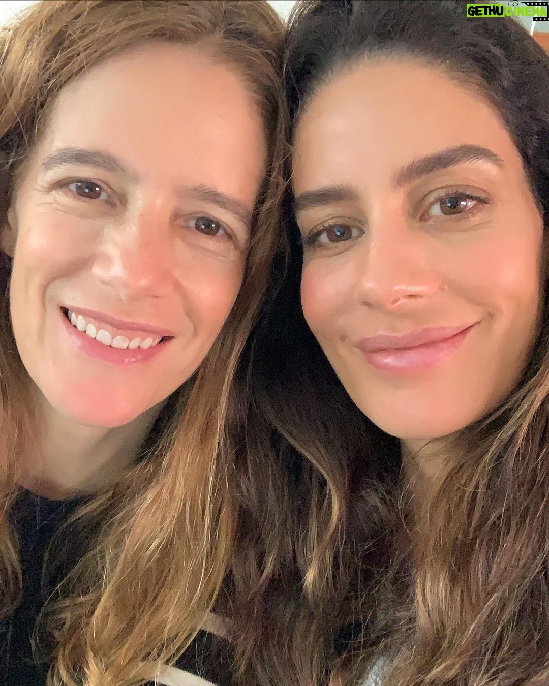 Manuela González Instagram - Hoy cumple años esta hermosura de mujer, a la cual tengo la fortuna de tener como hermana ♥️ Monita, TE AMO y hoy quiero que sepas que desde chiquita siempre soñaba con ser como tú, tu energía arrolladora, tu inteligencia, tu alegría, tu encanto que fluye, tu talento, tu pasión por la vida! Tenerte cerca es un tesoro. TE ADORO!! ♥️🍰💫🙌🏻 @marianagonzalezdaza