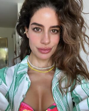 Manuela González Instagram - Un domingo muy feliz!
Qué creen ustedes que pasó el la última foto? 
♥️🌴🌺🌊🎬

#Barú #colombia