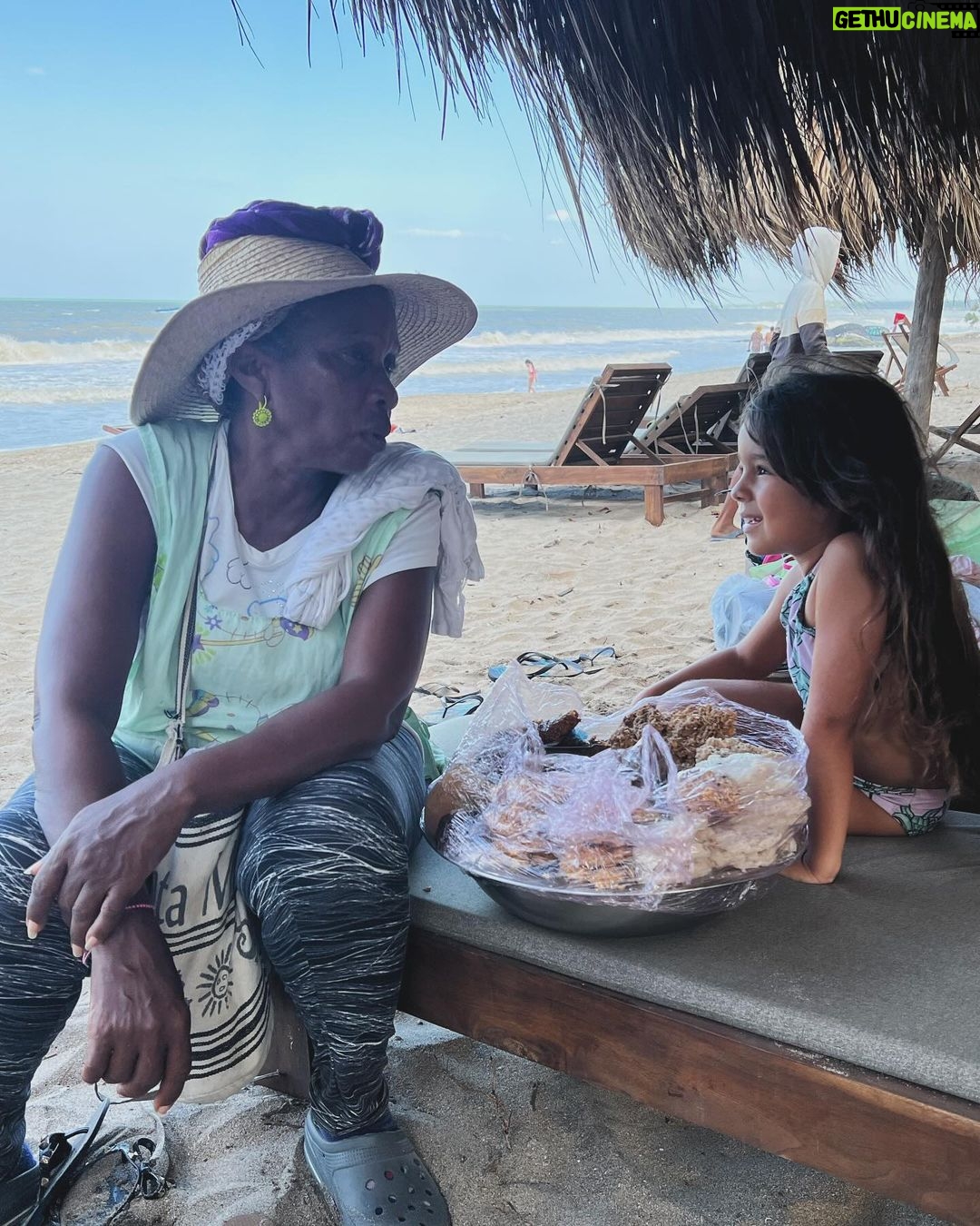 Manuela González Instagram - Momentos para recordar Por siempre 💫♥️ 1. En medio de un paraíso en Palomino 2. Recordatorio de que amarnos da buen resultado 3. Caminando juntos, llegamos más lejos! 4. Pedro y su rehabilitación de libélulas 5. Las conversaciones de Alma con Juana sobre sus cocadas 6. El hombre más guapo del mundo y yo la mujer más afortunada! 7. De todos los atardeceres, este el más lindo 8. Una noche para nosotros 9. Que vivan las amigas! 10. Empezar este 2024 juntos, qué regalo!
