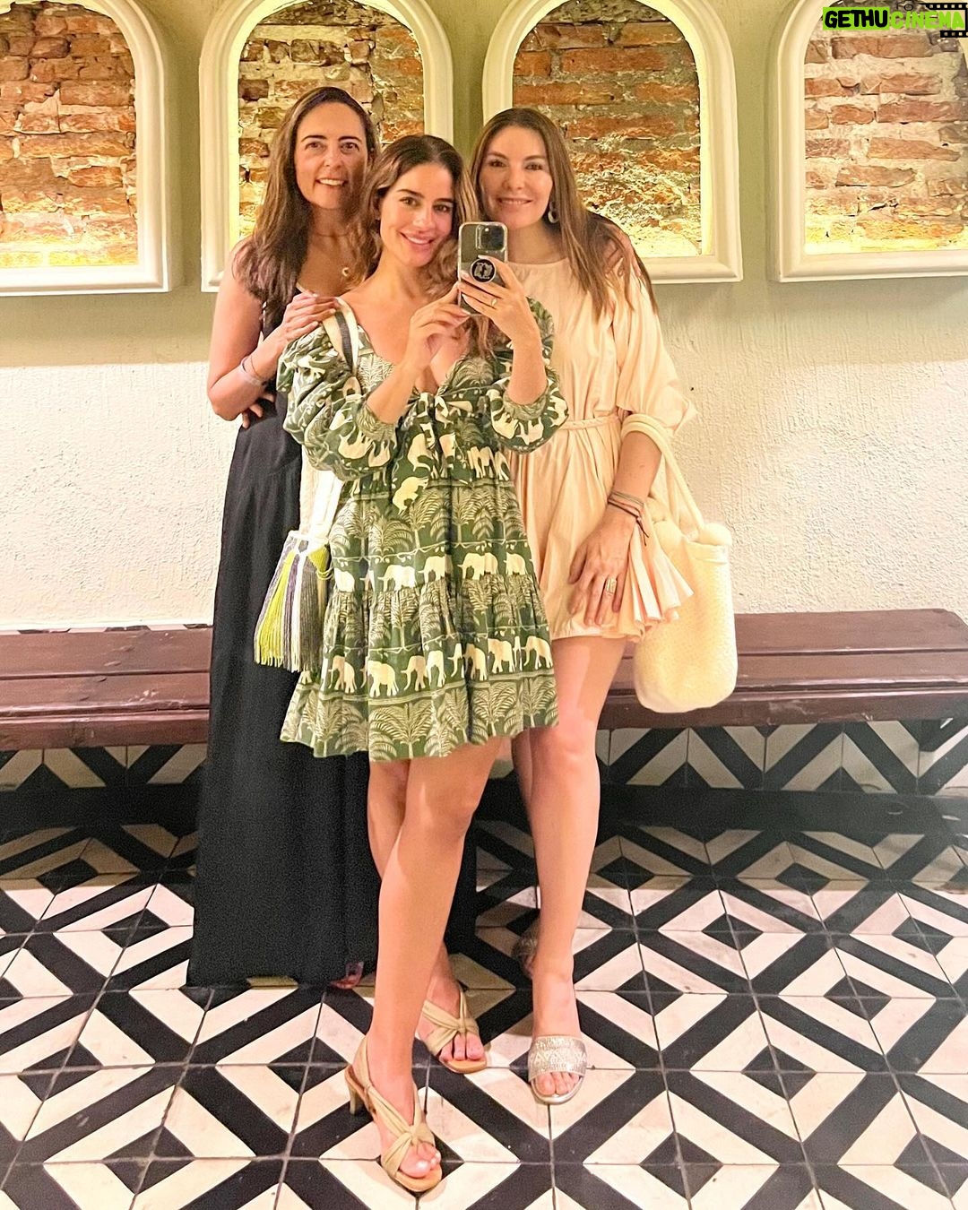 Manuela González Instagram - Momentos para recordar Por siempre 💫♥️ 1. En medio de un paraíso en Palomino 2. Recordatorio de que amarnos da buen resultado 3. Caminando juntos, llegamos más lejos! 4. Pedro y su rehabilitación de libélulas 5. Las conversaciones de Alma con Juana sobre sus cocadas 6. El hombre más guapo del mundo y yo la mujer más afortunada! 7. De todos los atardeceres, este el más lindo 8. Una noche para nosotros 9. Que vivan las amigas! 10. Empezar este 2024 juntos, qué regalo!