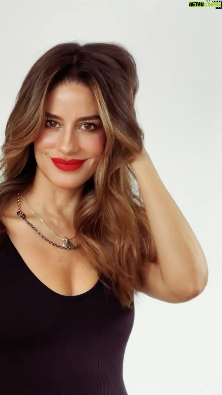Manuela González Instagram - Hoy es viernes y ya se siente UNA ENERGÍA BACANA! 😝💥♥️ Feliz viernes para tod@s y feliz inicio de diciembre!💫
