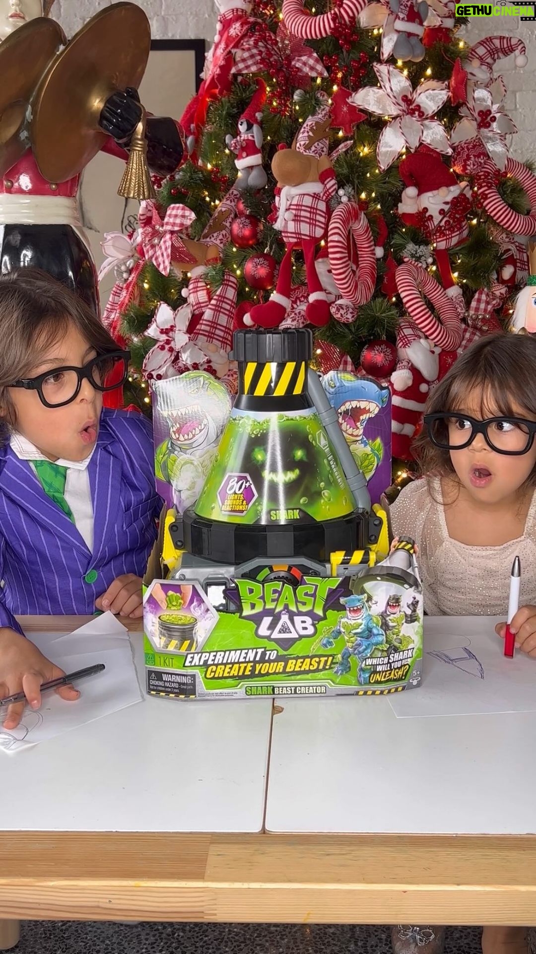 Manuela González Instagram - 🚨#ATENCIÓN! ¡NOTICIA DE ÚLTIMA HORA!🚨 Los juguetes más cool para esta navidad, son los de @boingtoysla y los encuentran en las principales jugueterías de todo el país! ¿ Y QUÉ ME OPINAN DE ESTE PAR DE PRESENTADORES? 🫠😍😝♥️ #NAVIDAD #LosJuguetesMasCool #TVNews #Noticias #publicidad