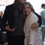 Manuela González Instagram – 📣Poco a poco nos vamos despidiendo de #tíaalison y de cada uno de los actores que hicieron magia en esta historia. 🫶✨️
Gracias a @lamuelagonzalez que nos abrió las puertas de su vida para mostrarnos un día de grabación. Aún faltan sorpresas, los esperamos en la GRAN FINAL de Tía Alison, martes 31 de octubre 9:00 p.m. 🥰👏