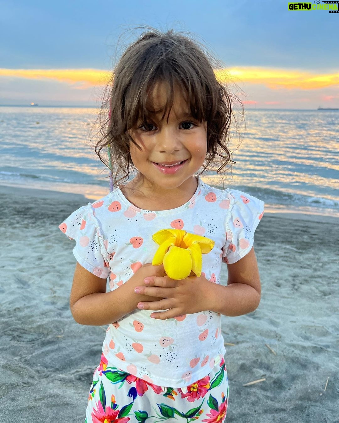 Manuela González Instagram - Santa Marta de mis amores, Con mis amores. ♥️