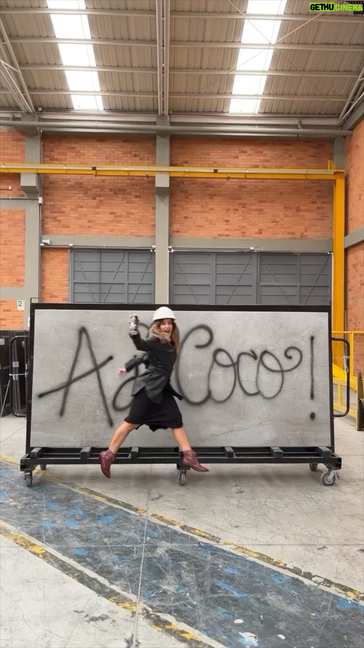 Manuela González Instagram - Cuando elegimos los materiales para nuestra cocina de @adecococol , teníamos claro que buscábamos no solamente calidad y diseño, si no también materiales que dejaran la menor huella posible en el medio ambiente. Por eso elegimos DEKTON. Un material INCREÍBLE que no solo aguanta TODO sino que además es un referente en sostenibilidad, siendo la única superficie arquitectónica mineral híbrida y la única NEUTRA EN CARBONO en su categoría. Gracias @catemar_co por ser los mejores! Y por hacer parte de este sueño ♥️🌴 #dektonbycosentido @cosentinolatam