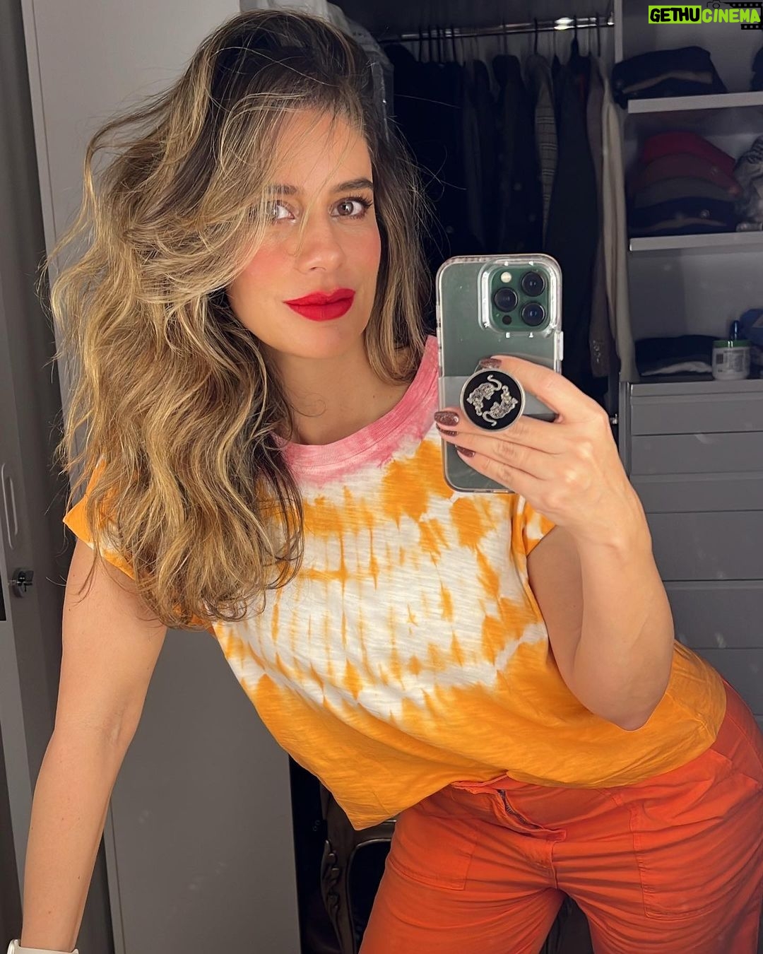 Manuela González Instagram - Come closer💋 Día de latonería, pintura y percha!