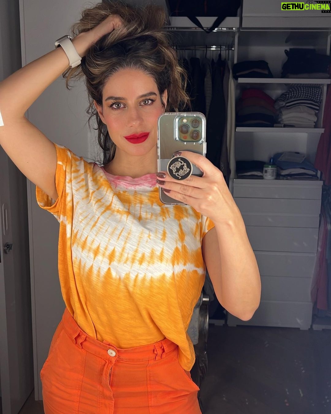 Manuela González Instagram - Come closerđź’‹ DĂa de latonerĂa, pintura y percha!