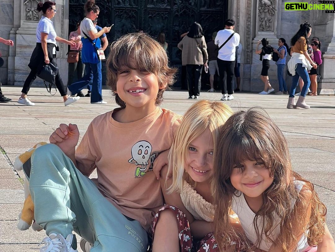 Manuela González Instagram - Milán con ♥️ Milán nos supo a reencuentro, A risas, A alegría, A amistad. Y es que no hay mejor experiencia que la amistad verdadera y de corazón! Gracias Ximenita, Klemen y Lea por unirse a esta aventura! Que recarga tan impresionante de la más linda energía! Por siempre, GRACIAS🙌🏻💫 LOS AMAMOS ♥️ @lifeunexpected1976 @klemennovakofficial