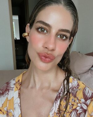 Manuela González Instagram - Foto aquí y foto allá… desde el #NiditoSamario 🌺