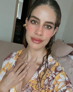 Manuela González Instagram - Foto aquí y foto allá… desde el #NiditoSamario 🌺