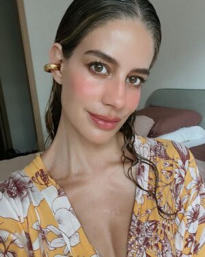 Manuela González Instagram - Foto aquí y foto allá… desde el #NiditoSamario 🌺