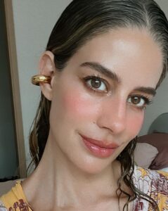 Manuela González Instagram - Foto aquí y foto allá… desde el #NiditoSamario 🌺