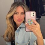Manuela González Instagram - 😘 o 🙂? Es tanto lo que podemos decir con una mirada… no? Feliz día hermosuras!