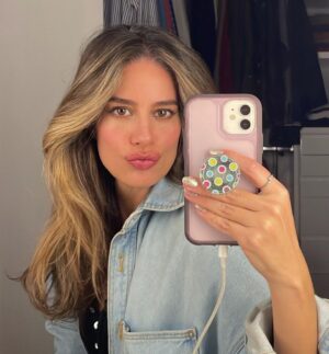 Manuela González Instagram - 😘 o 🙂? Es tanto lo que podemos decir con una mirada… no?
Feliz día hermosuras!