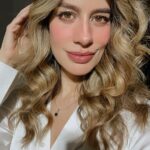 Manuela González Instagram - Bellezas! ¿Para ustedes cuáles son sus infaltables en su rutina de cuidado de la piel? Yo les comparto por acá los míos de @acidmantle.co 🤩 Mi rutina en las mañanas es muy simple pero efectiva para mi piel sensible y por eso se acomoda perfecto con mi corre-corre diario 🤪😝♥️ #1 Gel limpiador #2 Hidratante Revitalizante #3 Bloqueador solar de tu preferencia #tipsDeManu #publicidad *Hidratación hasta por 48h no aplica para el gel limpiador limpieza delicada *El hidratante revitalizante no reemplaza el bloqueador solar CH-20230425-162