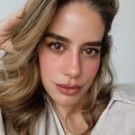Manuela González Instagram - Buen día hermosuras! Espero que hoy puedan avanzar un poquito más hacia sus sueños ♥️💫