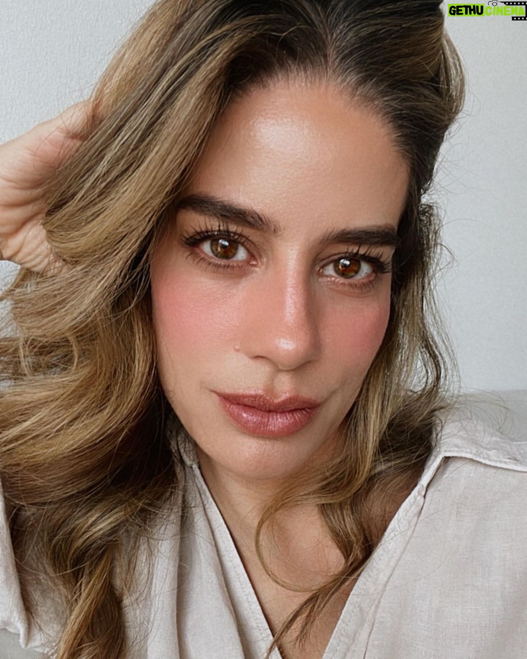 Manuela González Instagram - Buen día hermosuras! Espero que hoy puedan avanzar un poquito más hacia sus sueños ♥️💫