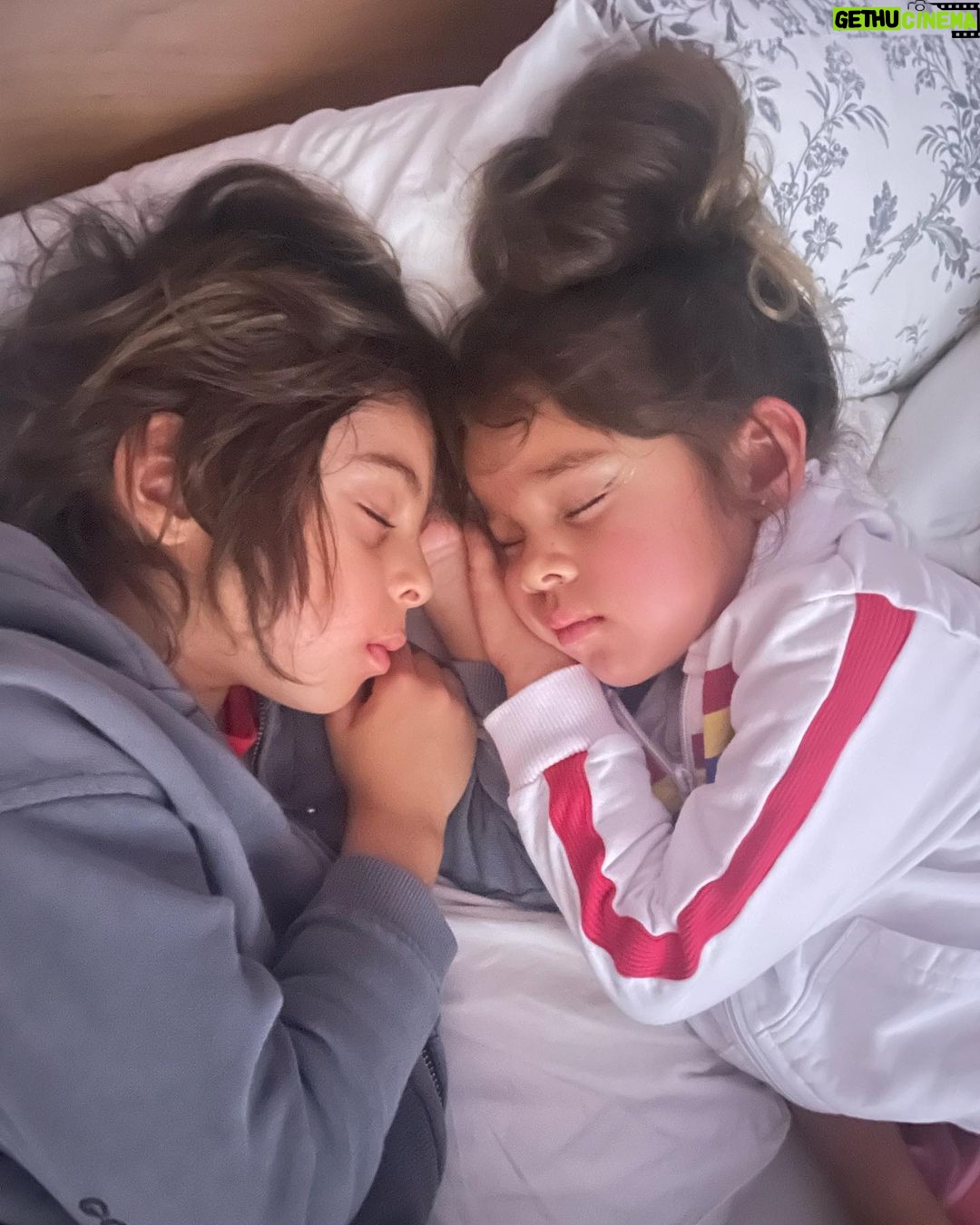 Manuela González Instagram - Todo el amor más bonito en una foto ♥️ #PedroyAlma #hermanitos