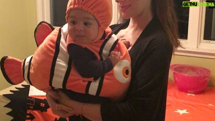 Manuela González Instagram - #tbt Me encontré unos momentos divinos de mi Pedro hermoso! Ufff el tiempo sí pasa volando señoras y señores 🥹♥️ #1 Amo la risa de Jero de fondo! 🤣🤣🤣 #2 Pedro fue Nemo como 3 años seguidos 🐠😬, está su primera vez. #3 hijo de la mamá, pidiendo foto! 😝 #4 desde chiquito sabiendo lo que quiere… 🥞🍯🥰 #5 su risa, el mejor sonido del mundo! 😍 @andresvascomont TE AMO ♥️