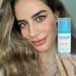Manuela González Instagram - Como les prometí, acá les comparto un Maquillaje natural y súper fácil de hacer! 💄😜 La clave de un maquillaje bonito siempre será una buena rutina de skin care para preparar la piel y que se vea sana y luminosa. Esta es mi rutina de día con @acidmantle.co la cual amo ♥️ pues realmente ha sabido cuidar mi piel sensible. Y si se animan, este maquillaje lo pueden elevar con labios rojos para la noche y queda WOW! 💄💋 Me cuentan que tal les va! Los quiero! 🥰♥️💫 *El hidratante revitalizante no reemplaza el bloqueador solar CH-20230425-162 #publicidad #skincare #nomakeupmakeup