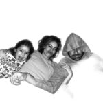 Manuela González Instagram - Así como cuando les pido una foto de todos en familia… 🤪😖😆🤣 Díganme que no soy la única! Pd: adivinen quien es el mamagallista de la familia! #fracaso #desastre #masfacilponercincuentamicospaunafoto