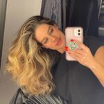 Manuela González Instagram - Selfie aquí y selfie allá… #homesweethome ♥️