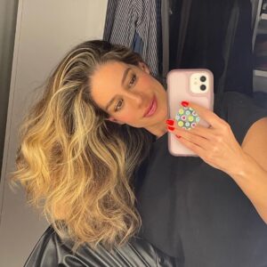 Manuela González Instagram - Selfie aquí y selfie allá…
#homesweethome 
♥️