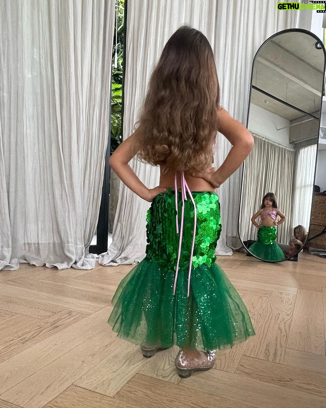 Manuela González Instagram - Tengo una sirenita en casa 🧜🏽♀️ (Y es mi mejor amiga y el Alma de la fiesta!) #AlmaDeMiAlma