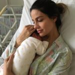 Manuela González Instagram - Alma mía, Alma de mi Alma… Como dice la canción, Tú me has hecho mejor, Mejor de lo que era! Veo estas fotos, 6 años en un abrir Y cerrar de ojos, 6 años de más vida Para nuestra vida Y un amor que solo Puede mesurarse Al mirarte a los ojos. TE AMO Y TE AMARÉ POR SIEMPRE ♥️ #AlmaDeMiAlma #felizcumple