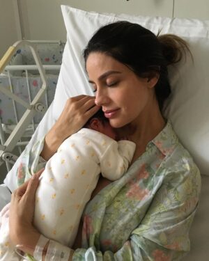 Manuela González Instagram - Alma mía,
Alma de mi Alma…
Como dice la canción,
Tú me has hecho mejor, 
Mejor de lo que era!
Veo estas fotos, 
6 años en un abrir 
Y cerrar de ojos,
6 años de más vida
Para nuestra vida
Y un amor que solo
Puede mesurarse
Al mirarte a los ojos.

TE AMO Y TE AMARÉ POR SIEMPRE
♥️

#AlmaDeMiAlma #felizcumple