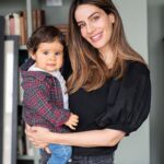 Manuela González Instagram - Alma mía, Alma de mi Alma… Como dice la canción, Tú me has hecho mejor, Mejor de lo que era! Veo estas fotos, 6 años en un abrir Y cerrar de ojos, 6 años de más vida Para nuestra vida Y un amor que solo Puede mesurarse Al mirarte a los ojos. TE AMO Y TE AMARÉ POR SIEMPRE ♥️ #AlmaDeMiAlma #felizcumple