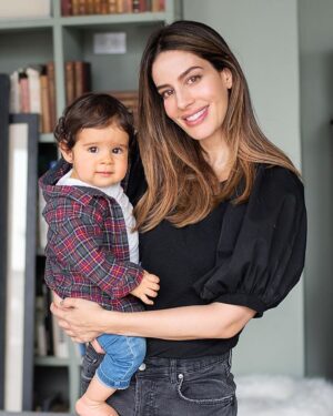 Manuela González Instagram - Alma mía,
Alma de mi Alma…
Como dice la canción,
Tú me has hecho mejor, 
Mejor de lo que era!
Veo estas fotos, 
6 años en un abrir 
Y cerrar de ojos,
6 años de más vida
Para nuestra vida
Y un amor que solo
Puede mesurarse
Al mirarte a los ojos.

TE AMO Y TE AMARÉ POR SIEMPRE
♥️

#AlmaDeMiAlma #felizcumple