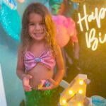 Manuela González Instagram - Alma mía, Alma de mi Alma… Como dice la canción, Tú me has hecho mejor, Mejor de lo que era! Veo estas fotos, 6 años en un abrir Y cerrar de ojos, 6 años de más vida Para nuestra vida Y un amor que solo Puede mesurarse Al mirarte a los ojos. TE AMO Y TE AMARÉ POR SIEMPRE ♥️ #AlmaDeMiAlma #felizcumple