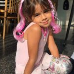 Manuela González Instagram - Alma mía, Alma de mi Alma… Como dice la canción, Tú me has hecho mejor, Mejor de lo que era! Veo estas fotos, 6 años en un abrir Y cerrar de ojos, 6 años de más vida Para nuestra vida Y un amor que solo Puede mesurarse Al mirarte a los ojos. TE AMO Y TE AMARÉ POR SIEMPRE ♥️ #AlmaDeMiAlma #felizcumple