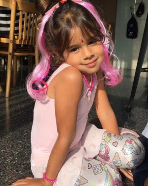 Manuela González Instagram - Alma mía,
Alma de mi Alma…
Como dice la canción,
Tú me has hecho mejor, 
Mejor de lo que era!
Veo estas fotos, 
6 años en un abrir 
Y cerrar de ojos,
6 años de más vida
Para nuestra vida
Y un amor que solo
Puede mesurarse
Al mirarte a los ojos.

TE AMO Y TE AMARÉ POR SIEMPRE
♥️

#AlmaDeMiAlma #felizcumple