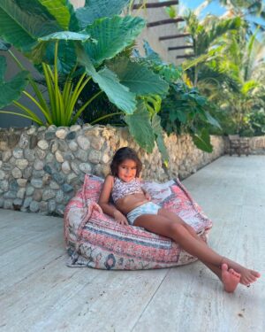 Manuela González Instagram - Alma mía,
Alma de mi Alma…
Como dice la canción,
Tú me has hecho mejor, 
Mejor de lo que era!
Veo estas fotos, 
6 años en un abrir 
Y cerrar de ojos,
6 años de más vida
Para nuestra vida
Y un amor que solo
Puede mesurarse
Al mirarte a los ojos.

TE AMO Y TE AMARÉ POR SIEMPRE
♥️

#AlmaDeMiAlma #felizcumple