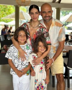 Manuela González Instagram - Alma mía, Alma de mi Alma… Como dice la canción, Tú me has hecho mejor, Mejor de lo que era! Veo estas fotos, 6 años en un abrir Y cerrar de ojos, 6 años de más vida Para nuestra vida Y un amor que solo Puede mesurarse Al mirarte a los ojos. TE AMO Y TE AMARÉ POR SIEMPRE ♥️ #AlmaDeMiAlma #felizcumple